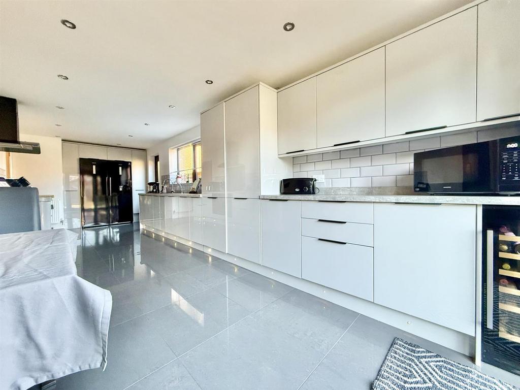 Kitchen3.jpg