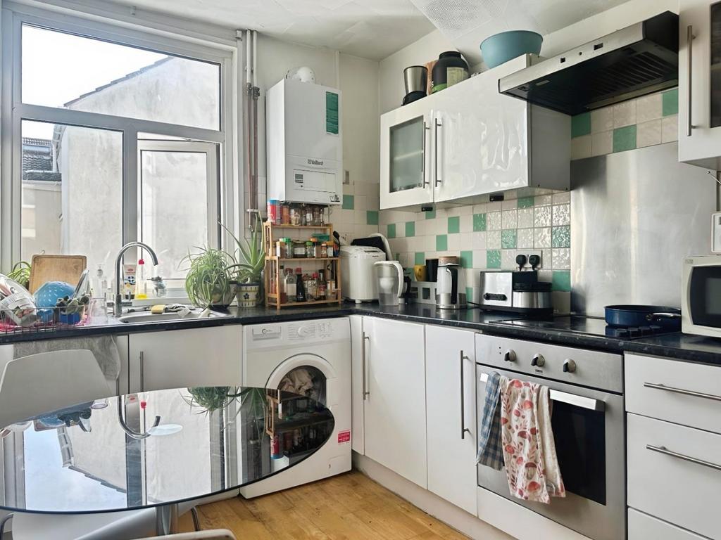 Kitchen2.jpg