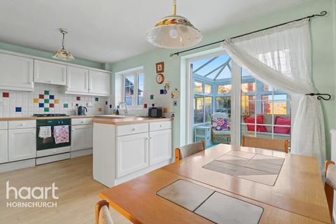 3 bedroom detached house for sale, Guardian Close, HORNCHURCH