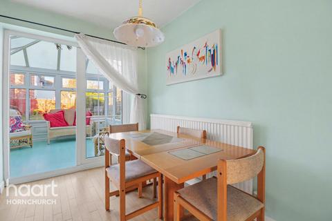 3 bedroom detached house for sale, Guardian Close, HORNCHURCH