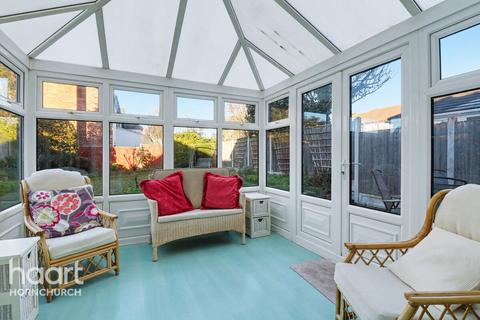3 bedroom detached house for sale, Guardian Close, HORNCHURCH