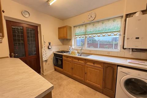 3 bedroom semi-detached house for sale, Chestnut Close, Stourbridge