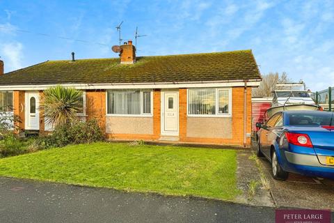 2 bedroom semi-detached bungalow for sale, 40 Spruce Avenue, Rhyl, LL18 3US