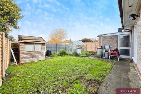 2 bedroom semi-detached bungalow for sale, 40 Spruce Avenue, Rhyl, LL18 3US