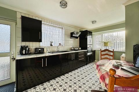 2 bedroom semi-detached bungalow for sale, 40 Spruce Avenue, Rhyl, LL18 3US