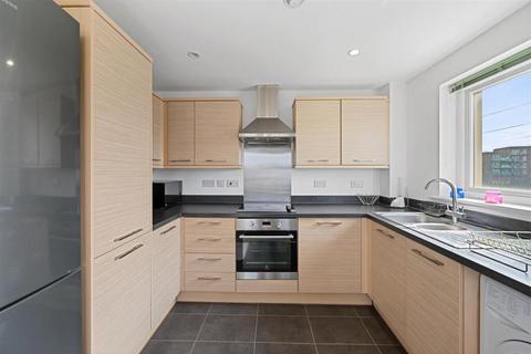 1 bedroom flat for sale, Harlequin Close, Barking, IG11