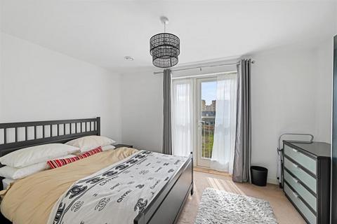 1 bedroom flat for sale, Harlequin Close, Barking, IG11