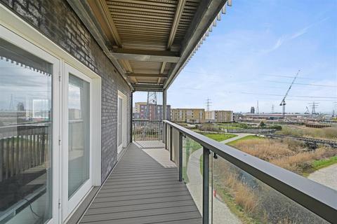 1 bedroom flat for sale, Harlequin Close, Barking, IG11