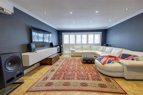 5 bedroom detached house for sale, Hollingsworth Road, South Croydon