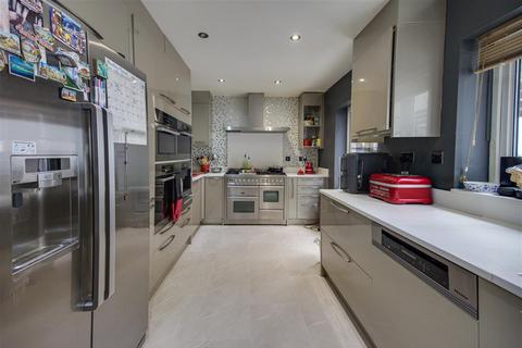 5 bedroom detached house for sale, Hollingsworth Road, South Croydon