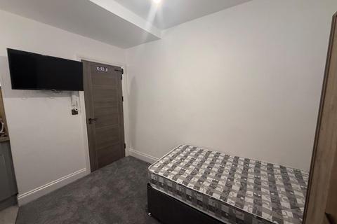 Studio to rent, Azalea Terrace North Room 3, Sunderland