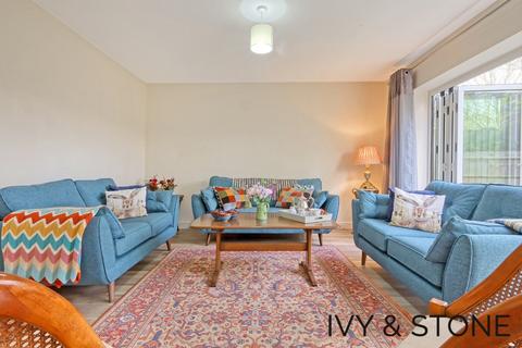 4 bedroom semi-detached house to rent, Grove Lane, Chigwell, Essex, IG7