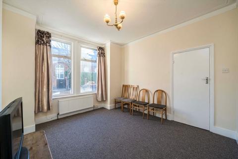 4 bedroom terraced house to rent, Winchester Street, London W3
