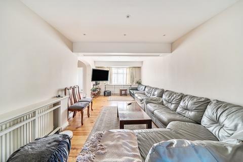 4 bedroom semi-detached house for sale, Kingshill Avenue, Northolt