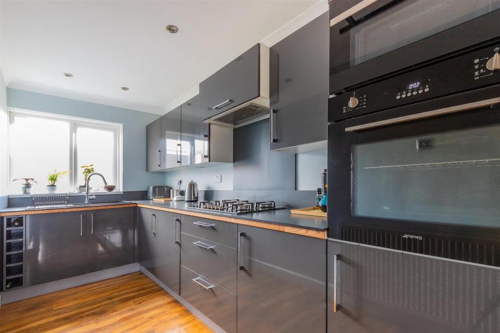 21 Lindway Court-7.jpg