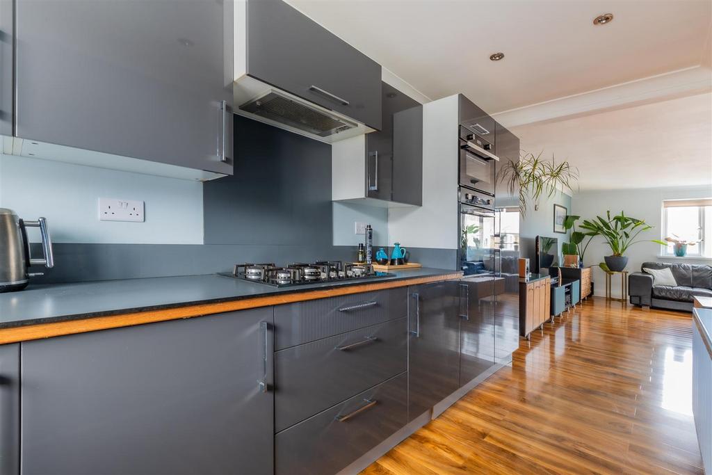 21 Lindway Court-8.jpg