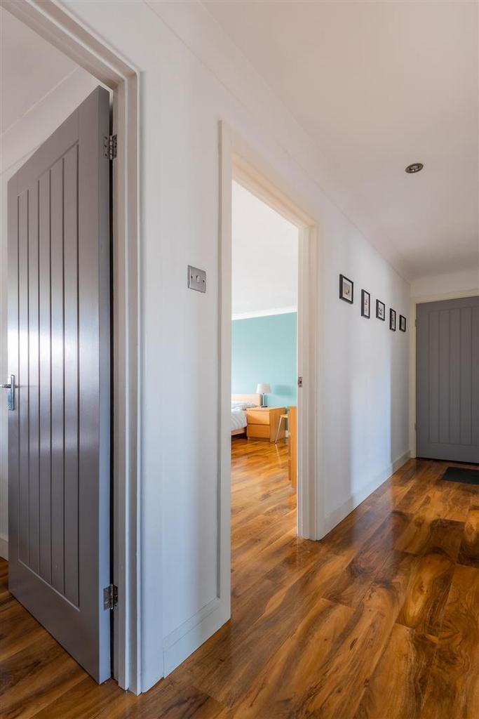 21 Lindway Court-9.jpg