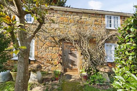 2 bedroom detached house for sale, Farriers Way, Shorwell, Newport