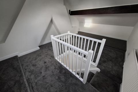 3 bedroom house to rent, New High street, Buxton