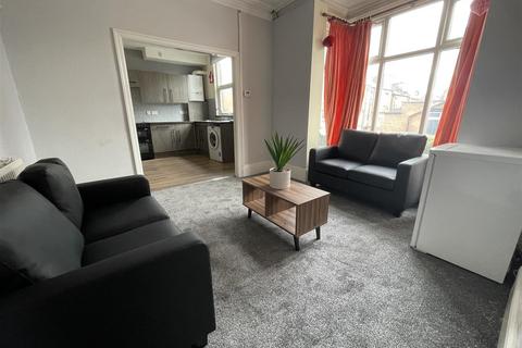 3 bedroom terraced house to rent, Trelawn Terrace, Headingley, Leeds, LS6 3JQ