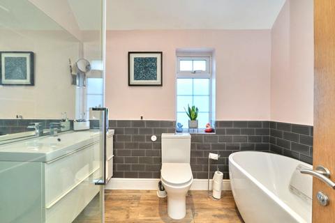 4 bedroom end of terrace house for sale, Lidiard Road, London, SW18