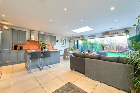 4 bedroom end of terrace house for sale, Lidiard Road, Earlsfield, London, SW18