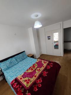 1 bedroom in a house share to rent, Ruislip Road, Northolt UB5