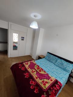 1 bedroom in a house share to rent, Ruislip Road, Northolt UB5