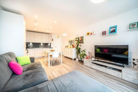 2 bedroom flat for sale, Selbourne Avenue, Hounslow TW3