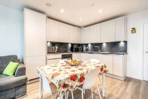 2 bedroom flat for sale, Selbourne Avenue, Hounslow TW3