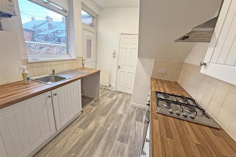 2 bedroom flat to rent, Morpeth Terrace, North Shields, North Tyneside