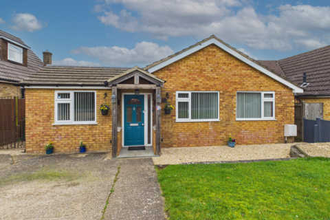 4 bedroom detached bungalow for sale, Hogg Lane, Holmer Green, High Wycombe, Buckinghamshire, HP15 6PZ