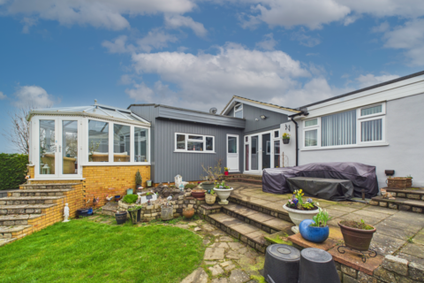 4 bedroom detached bungalow for sale, Hogg Lane, Holmer Green, High Wycombe, Buckinghamshire, HP15 6PZ