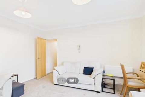 2 bedroom flat to rent, Stuart House, St. Peters Street, Colchester, CO1 1BQ