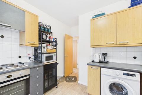 2 bedroom flat to rent, Stuart House, St. Peters Street, Colchester, CO1 1BQ