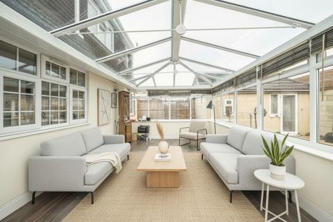 undefined, Herlwyn Avenue, Ruislip, HA4