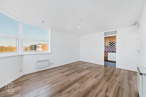 2 bedroom flat for sale, Riverside Close, London, W7