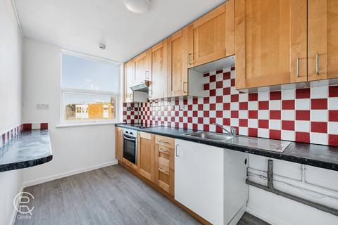 2 bedroom flat for sale, Riverside Close, London, W7