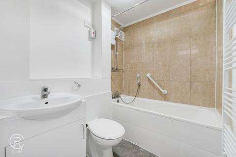 2 bedroom flat for sale, Riverside Close, London, W7