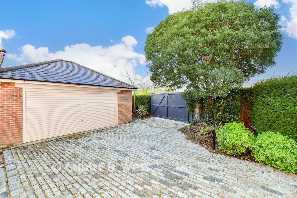 Driveway/Parking