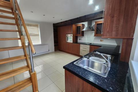 1 bedroom flat to rent, West Street, Newcastle-under-Lyme, ST5