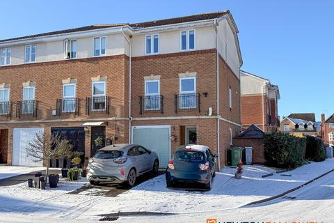 3 bedroom end of terrace house for sale, Cludd Avenue, Newark NG24