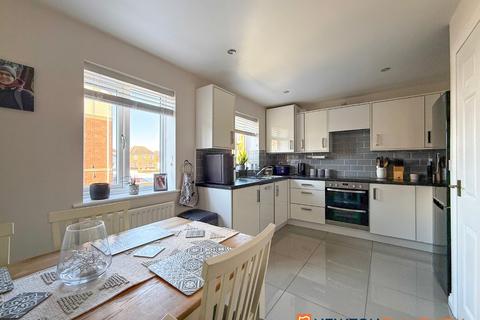 3 bedroom end of terrace house for sale, Cludd Avenue, Newark NG24