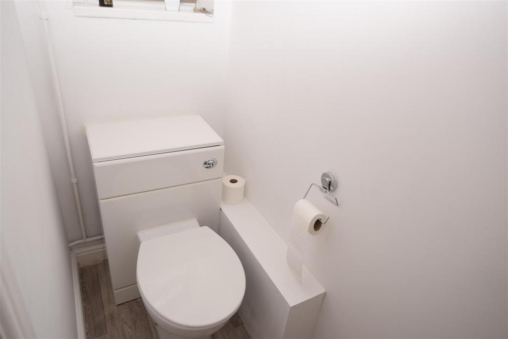 Cloakroom/wc