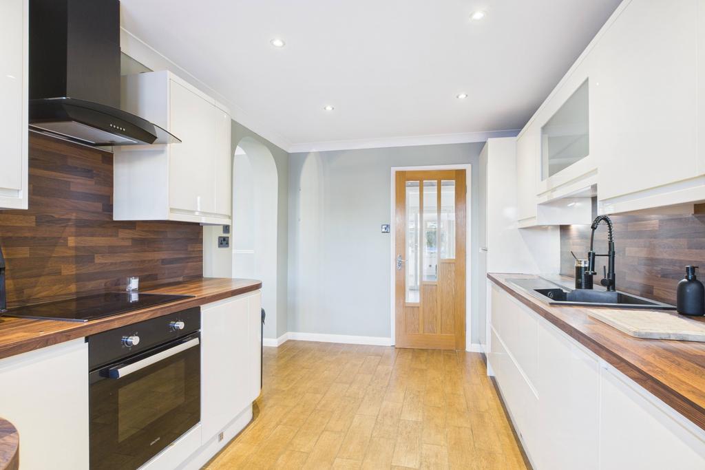 Ewe Move Spalding -  Cornfield House -  Kitchen