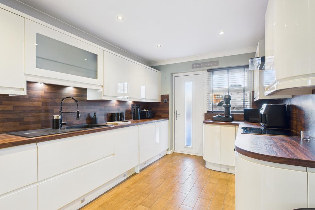 Ewe Move Spalding -  Cornfield House -  Kitchen