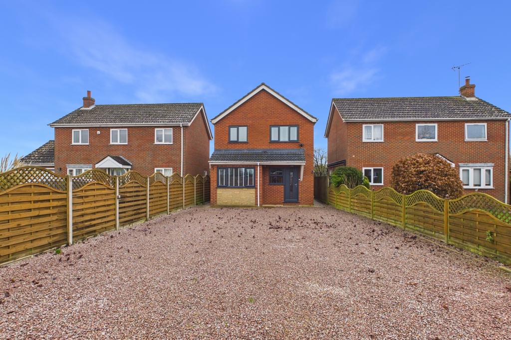 Ewe Move Spalding - Cornfield House - Front of Ho