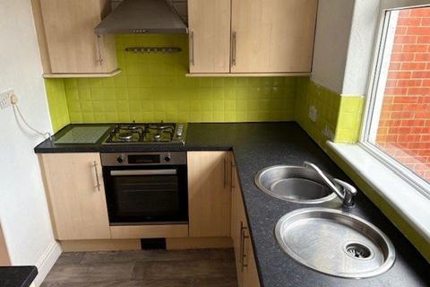 2 bedroom terraced house to rent, 100 Bristol Road, Hull, HU5 5XN