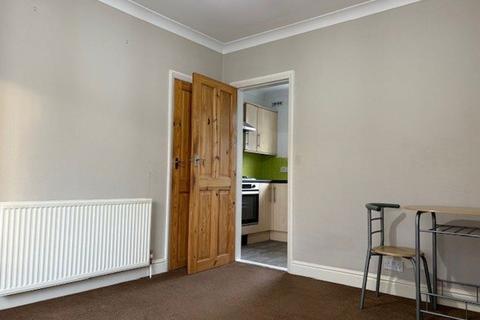 2 bedroom terraced house to rent, 100 Bristol Road, Hull, HU5 5XN
