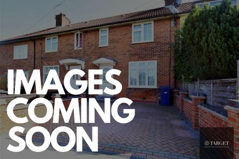 3 bedroom terraced house to rent, Brook Walk, Edgware HA8